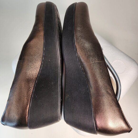 Clarks Metallic bronze Sz 7 Slip-ons - Picture 4 of 8